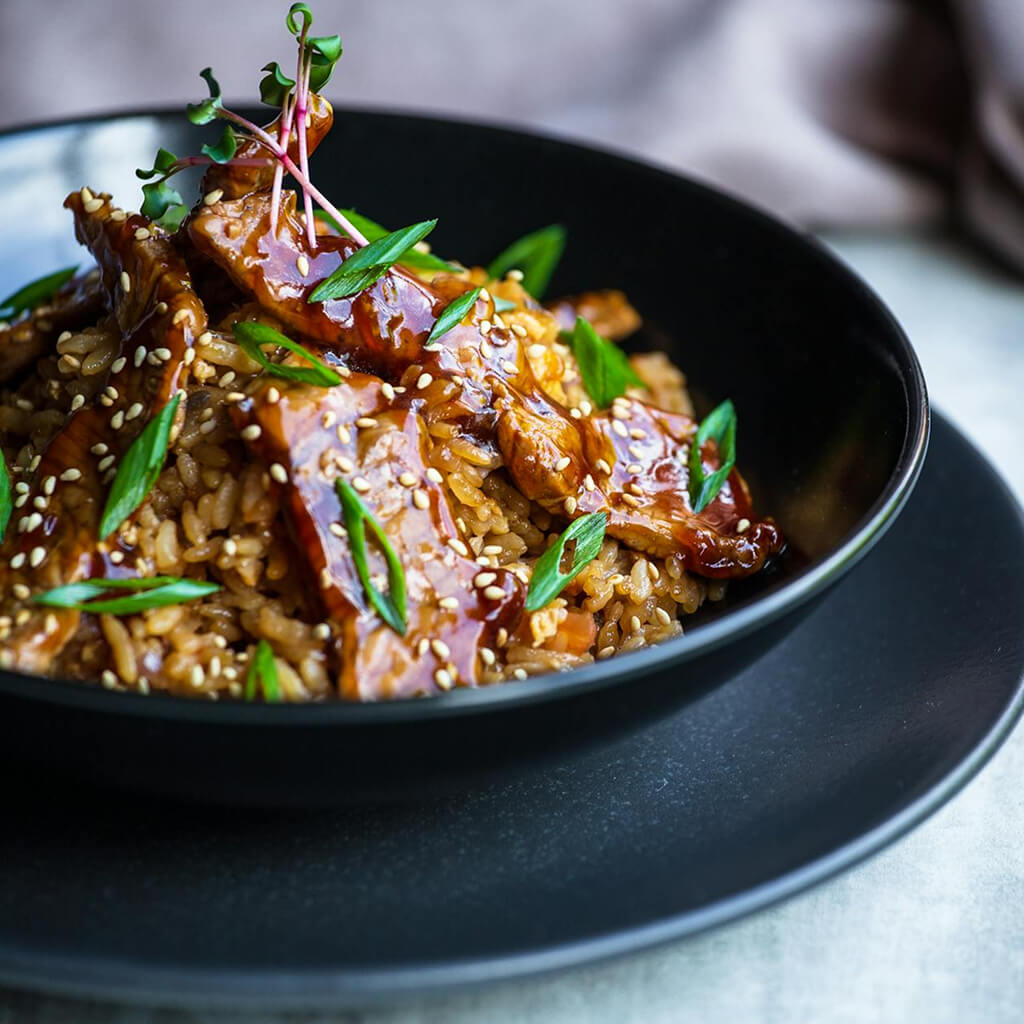 szezanmagos-husos-teszta-etel