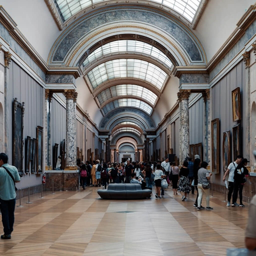 Kiállítások (QR interaktív táblán, kijelzőn, pénztárnál)