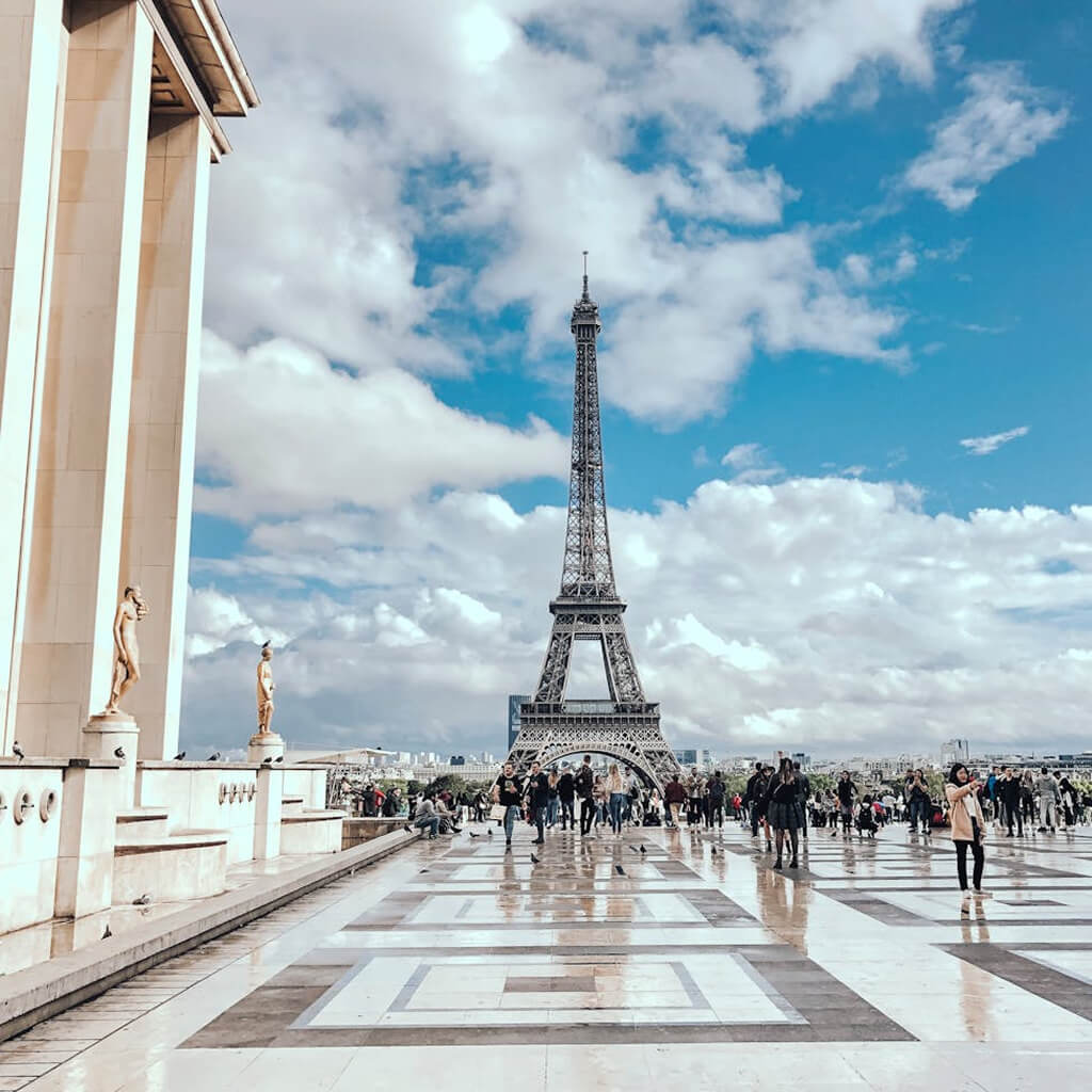 Világhírű helyeknél (QR a fotóhelyeknél, kávézókban, éttermekben stb.)